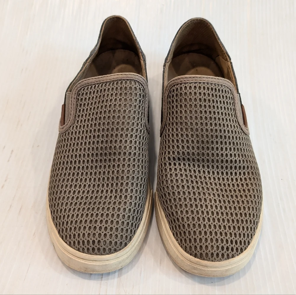 OLUKAI Pehuea tan green slip-on sneakers loafers size 8